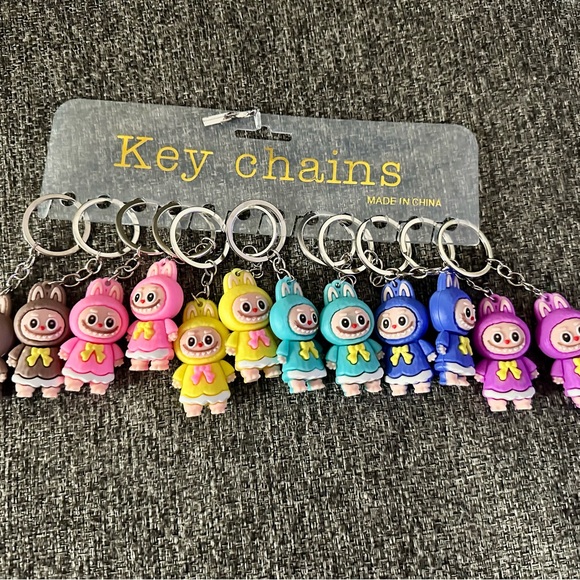 Labubu keychains - Picture 2 of 3